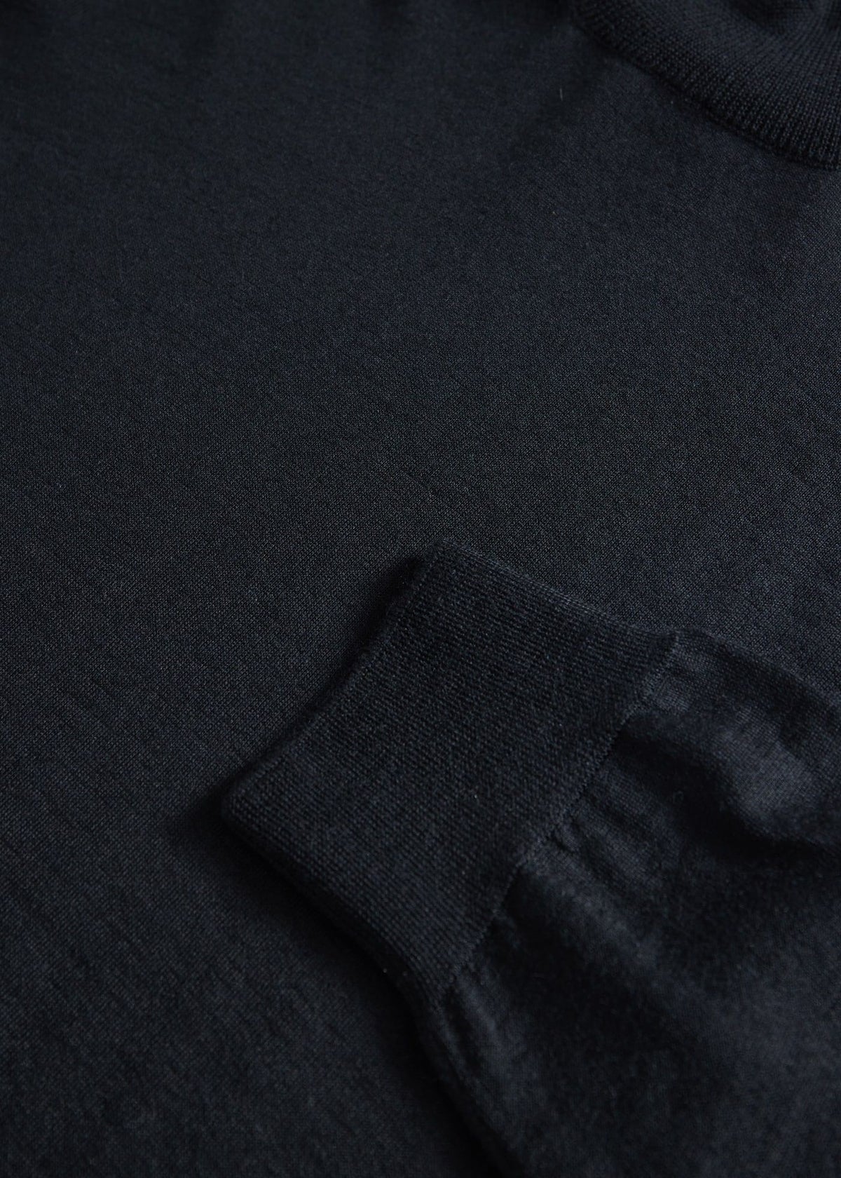 Silk & Cashmere Turtleneck Black - Paul Stuart